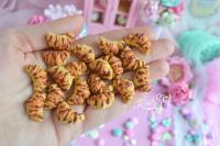 Миниатюра из полимерной глины Круассан 20*13 мм 1 шт, от ЮGartShop