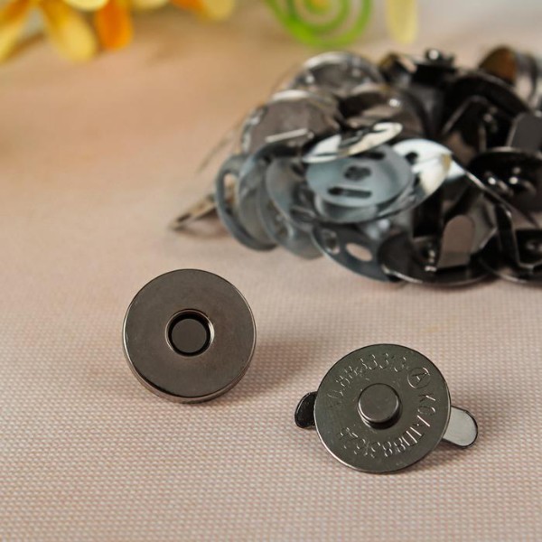 Кнопка магнитная чёрная (диаметр 18 мм, толщина 5 мм), 1 шт