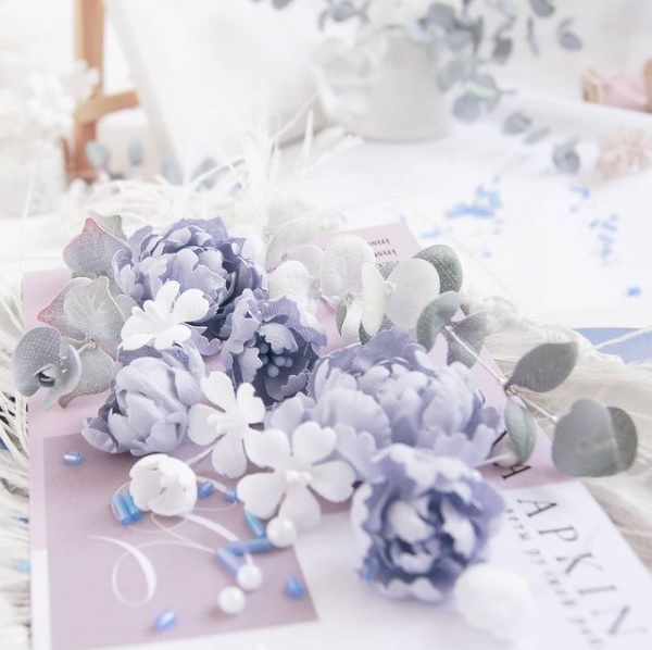 Набор цветов "Морозное утро" от Дины Апкиной (пионы, мелкоцвет, эквалипт)Серо-голубой