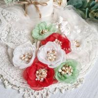 Шифоновые цветы от Ferd-Flowers к коллекции Classic Christmas от Stamperia (белые, красные, зеленые) с топпингом, 7 шт