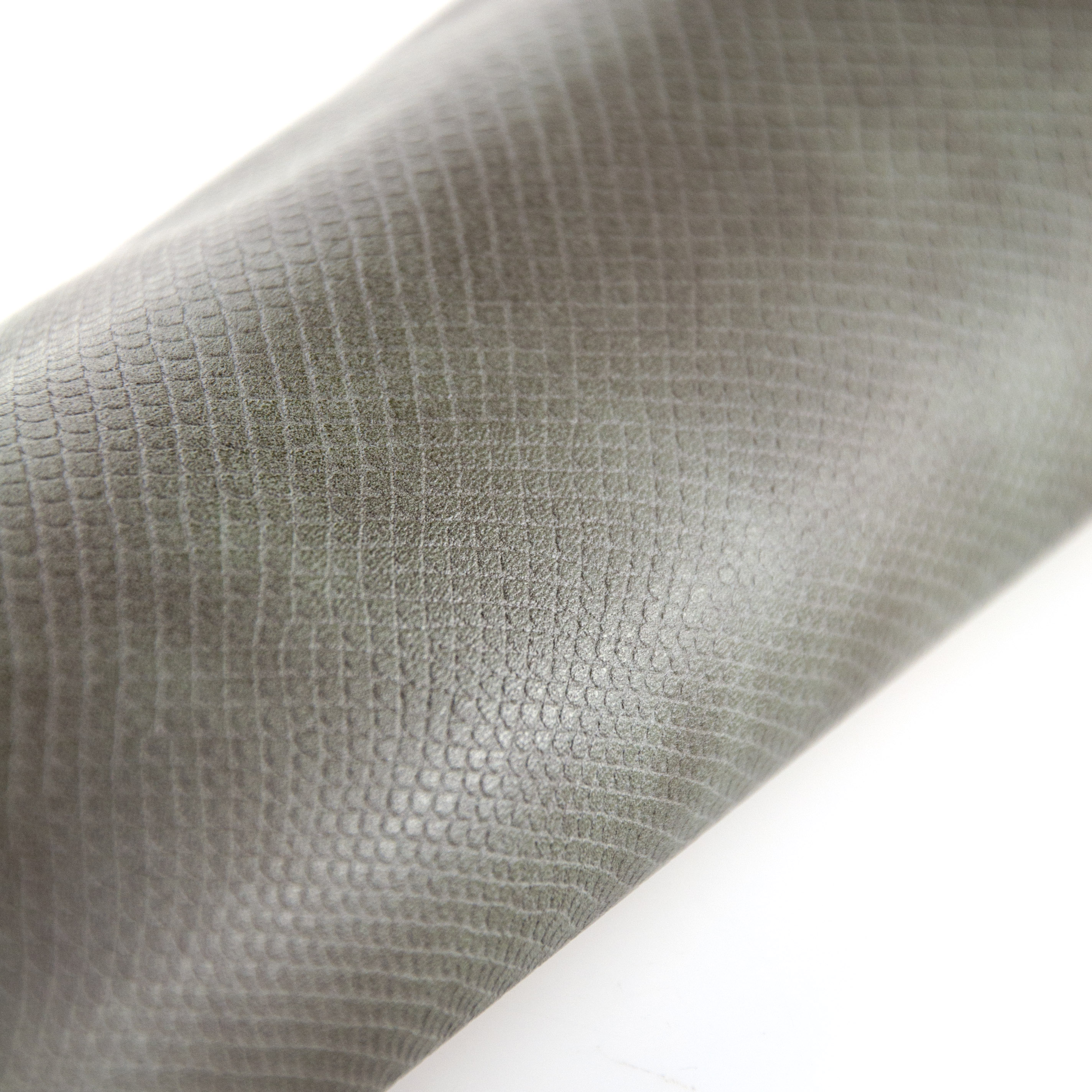 Кожзам на тканевой основе "Змея" 44х67 см - серый