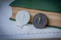 Миниатюра для творчества пластик Монета "Дамблдор". Высота 3,3 см, глубина 0,3 см. Без окраски, Лисья нора
