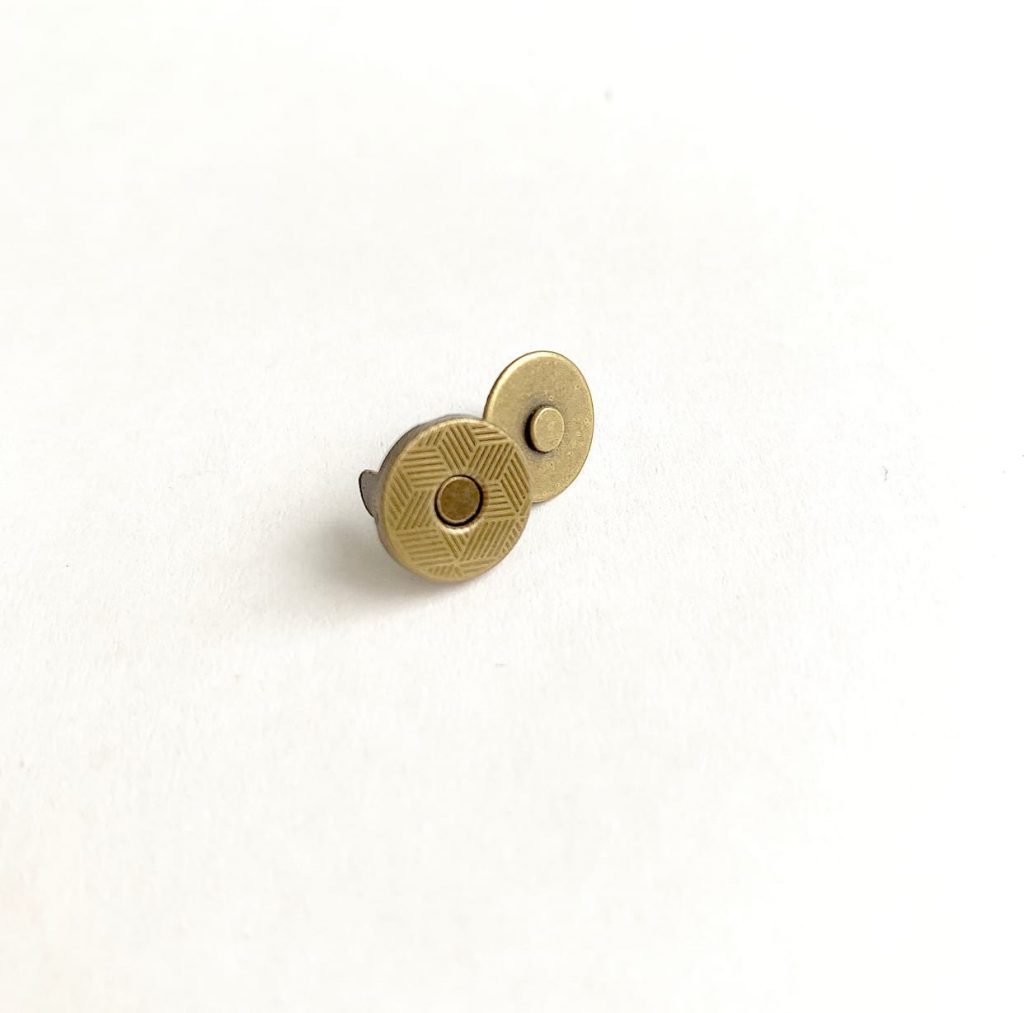 Кнопка магнитная (диаметр 10мм, толщина 1мм ) Античное золото