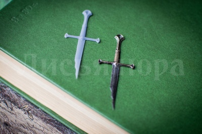 Миниатюра для творчества пластик Сломанный Меч Андурила. Без окраски, Лисья нора